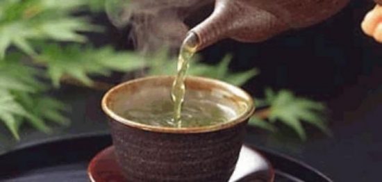 فوائد شاي الزهورات للصحة وكيفية الاستفادة من الأعشاب الطبيعية
