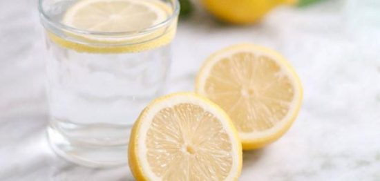فوائد شرب الماء مع الليمون لنقص الوزن وحماية الجسم من الأمراض