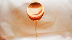فوائد قطرة عسل في السرة للوقاية من أغلب الأمراض الصعبة