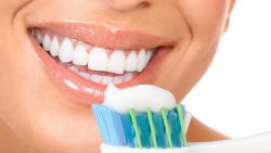 تفسير حلم تنظيف الأسنان لابن سيرين لكل من الرجل والمرأة